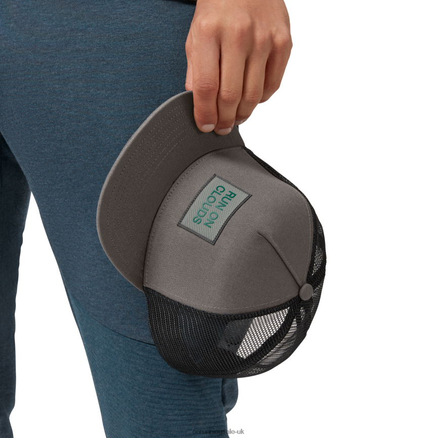 On RunningCrew Cap 8N62N8523 Grey