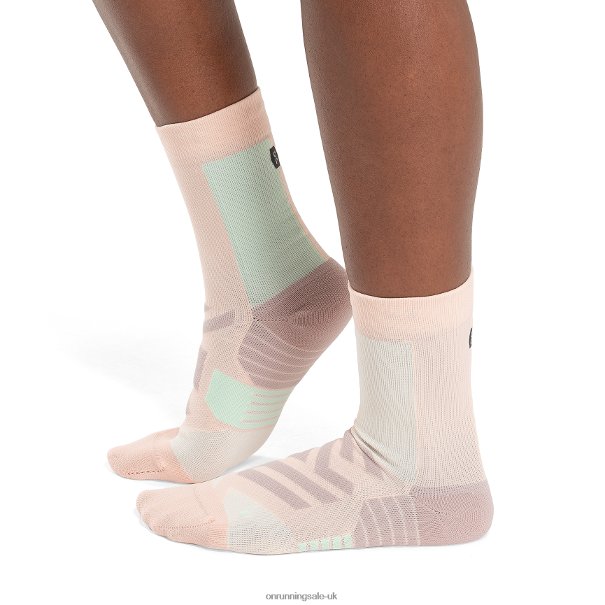 On RunningPerformance High Sock 8N62N8213 Doe/Creek