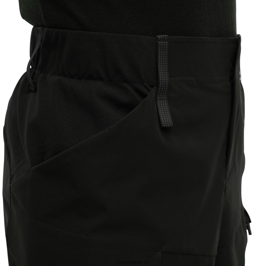 On Running Men Explorer Shorts 8N62N8800 Black