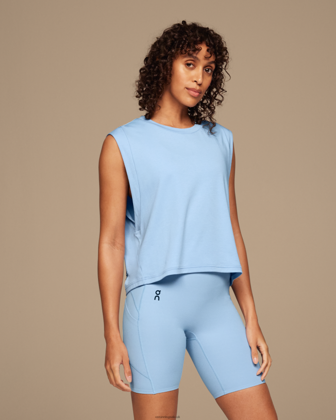 On Running Women Focus Crop 8N62N8286 Stratosphere