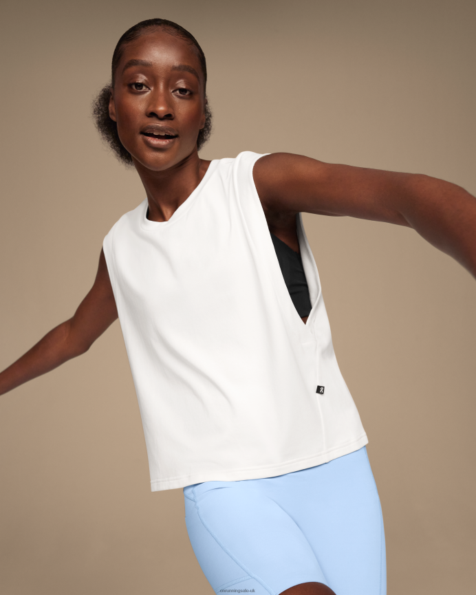 On Running Women Focus Crop 8N62N8288 White